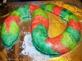 A delightfully creepy treat for Halloween! An easy pepperoni and cheese filled calzone shaped like a snake. Ready to slither onto your plate!