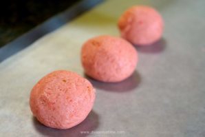 You need these bites of strawberry filling wrapped in strawberry cheesecake, dipped in white chocolate! Perfect for Valentine’s Day!