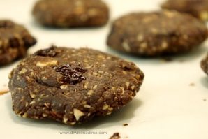 Easy protein packed breakfast cookies with healthy oatmeal, nuts and dried fruit.