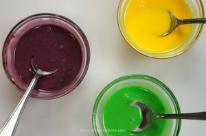 Super easy King Cake uses crescent rolls and a creamy filling made in minutes. It’s delicious! Everyone will want your recipe!