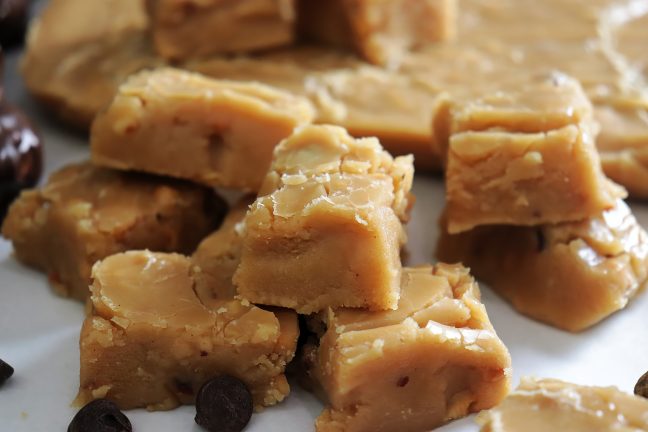 Delicious, creamy no-bake peanut butter fudge. A large slab of fudhe cuts into small squares perfect for gifting and sharing.